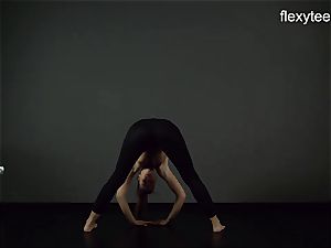 FlexyTeens - Zina flashes lithe naked figure